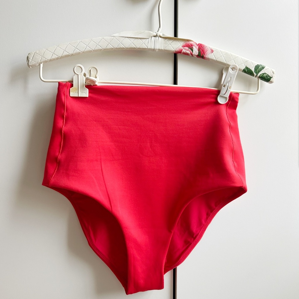 Left On Friday  Hi Tide Bottom